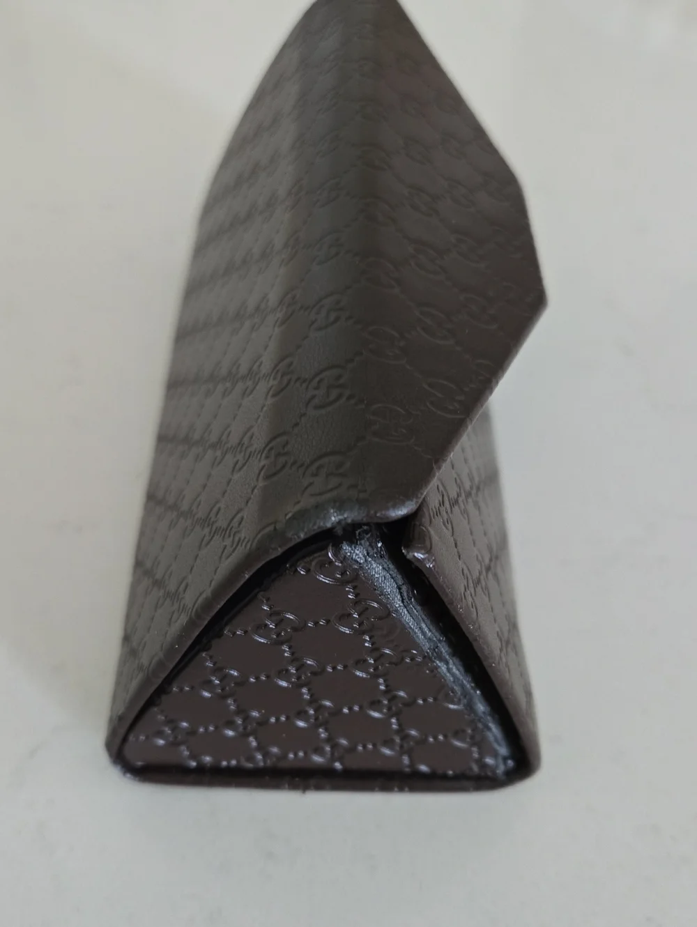 GUCCI Embossed GG Sunglasses Case.. Drk Expresso Brown Tri-fold